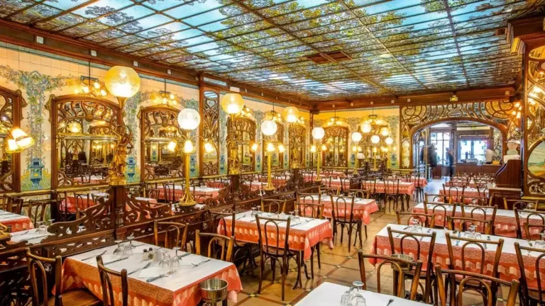 Интерьер ресторана "Bouillon Chartier Montparnasse" Париж